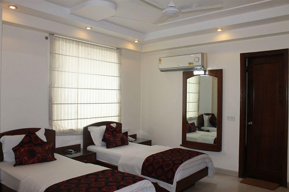 Hotel Shipra International Nueva Delhi Exterior foto