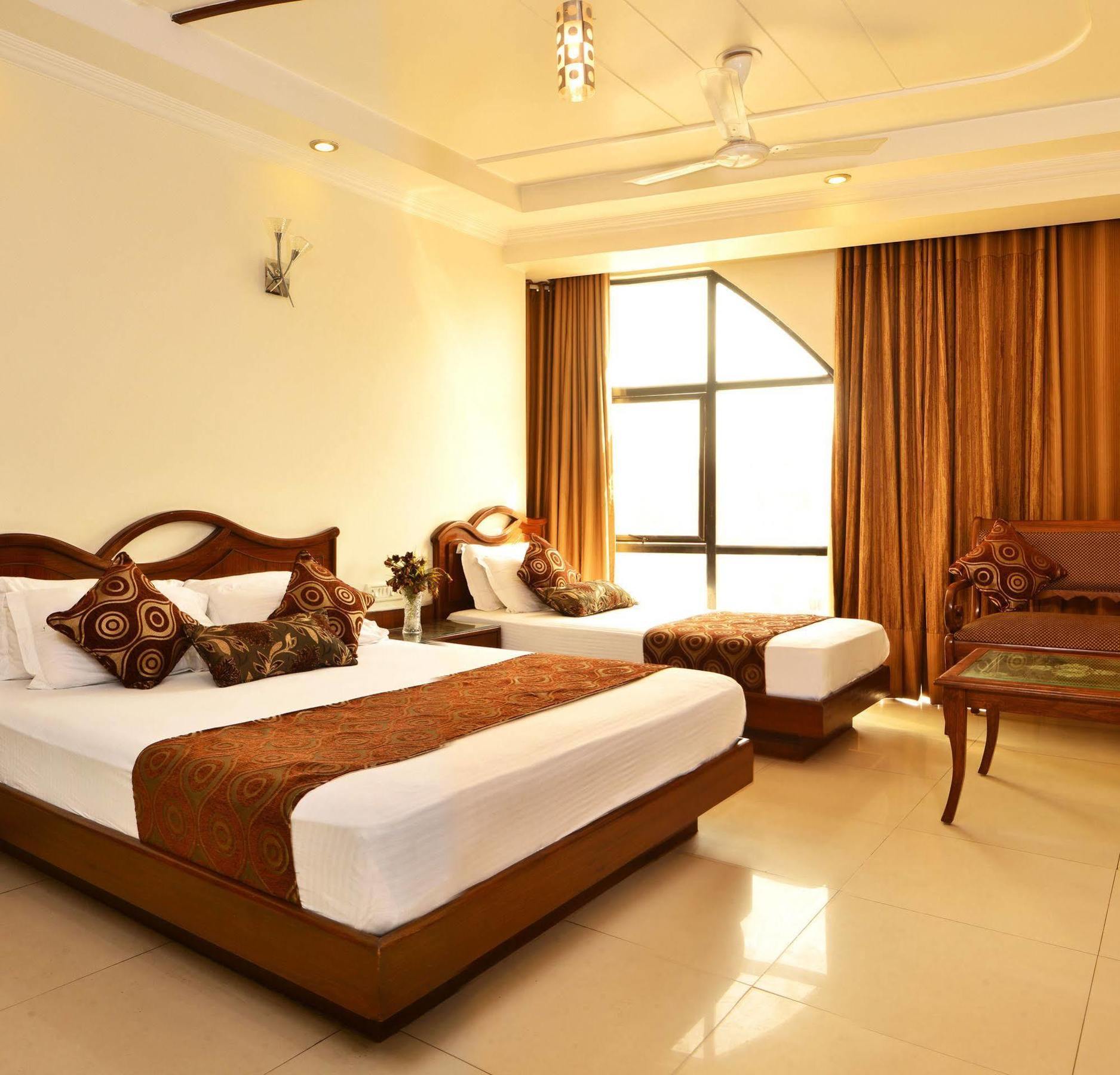 Hotel Shipra International Nueva Delhi Exterior foto