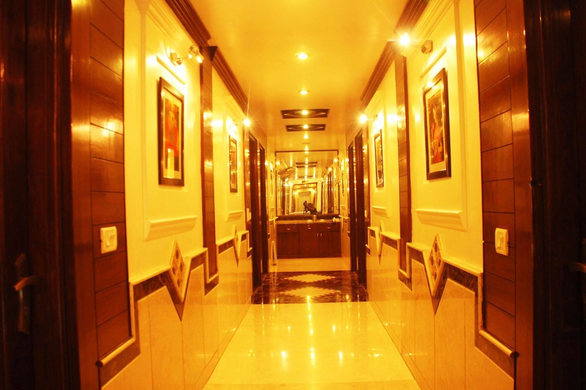 Hotel Shipra International Nueva Delhi Exterior foto